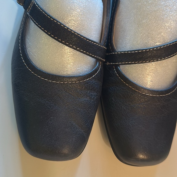 Trotters Simmy Mary Jane Flats - Picture 2 of 8